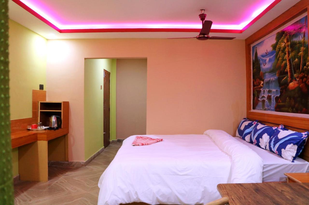 Hotel National Park Sauraha- Homely Stay And Peaceful Location With Jungle Safari Arrangements מראה חיצוני תמונה