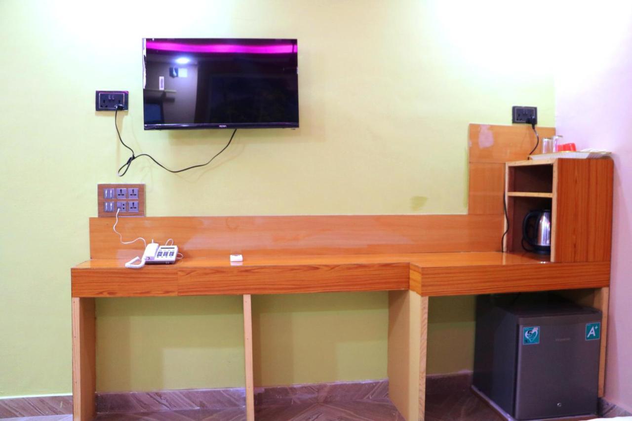 Hotel National Park Sauraha- Homely Stay And Peaceful Location With Jungle Safari Arrangements מראה חיצוני תמונה