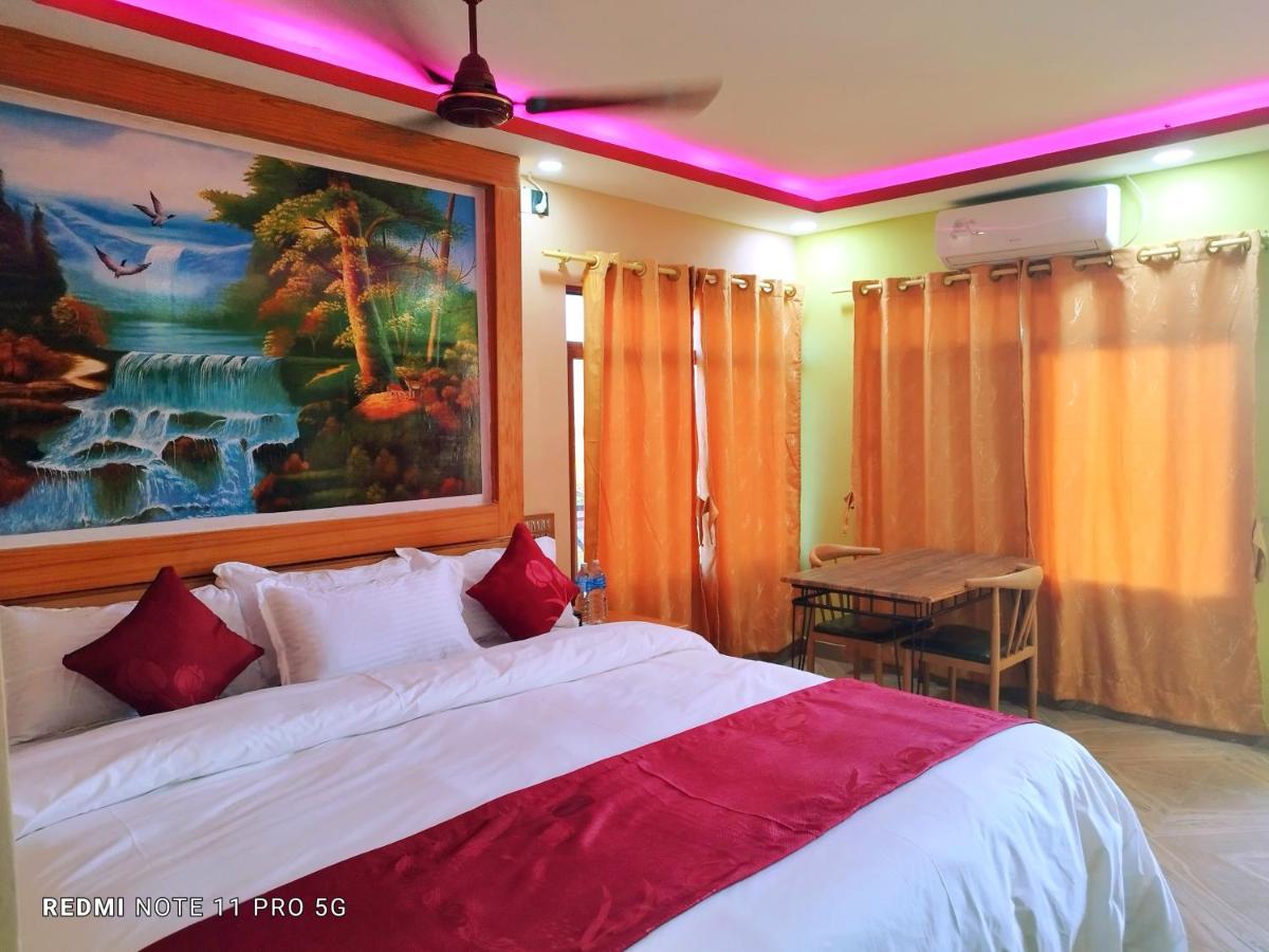 Hotel National Park Sauraha- Homely Stay And Peaceful Location With Jungle Safari Arrangements מראה חיצוני תמונה