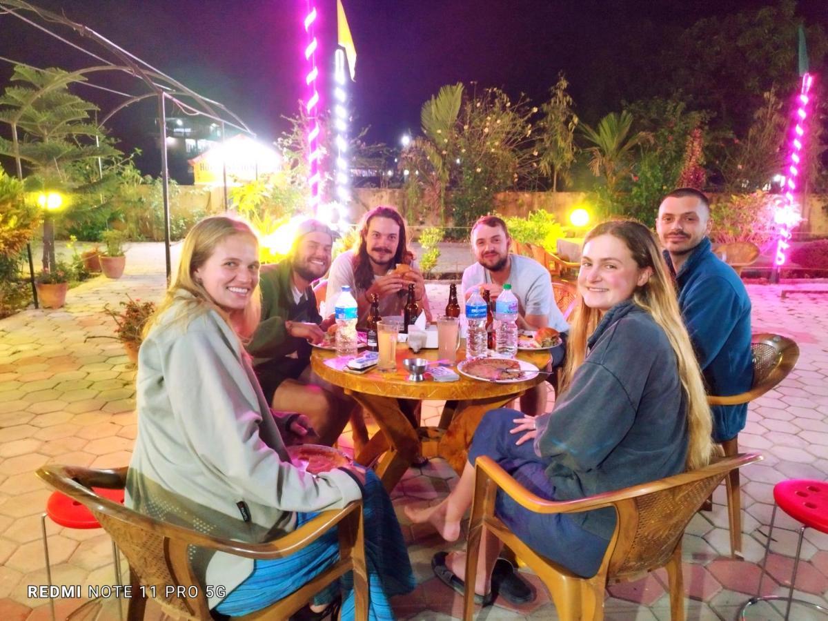 Hotel National Park Sauraha- Homely Stay And Peaceful Location With Jungle Safari Arrangements מראה חיצוני תמונה