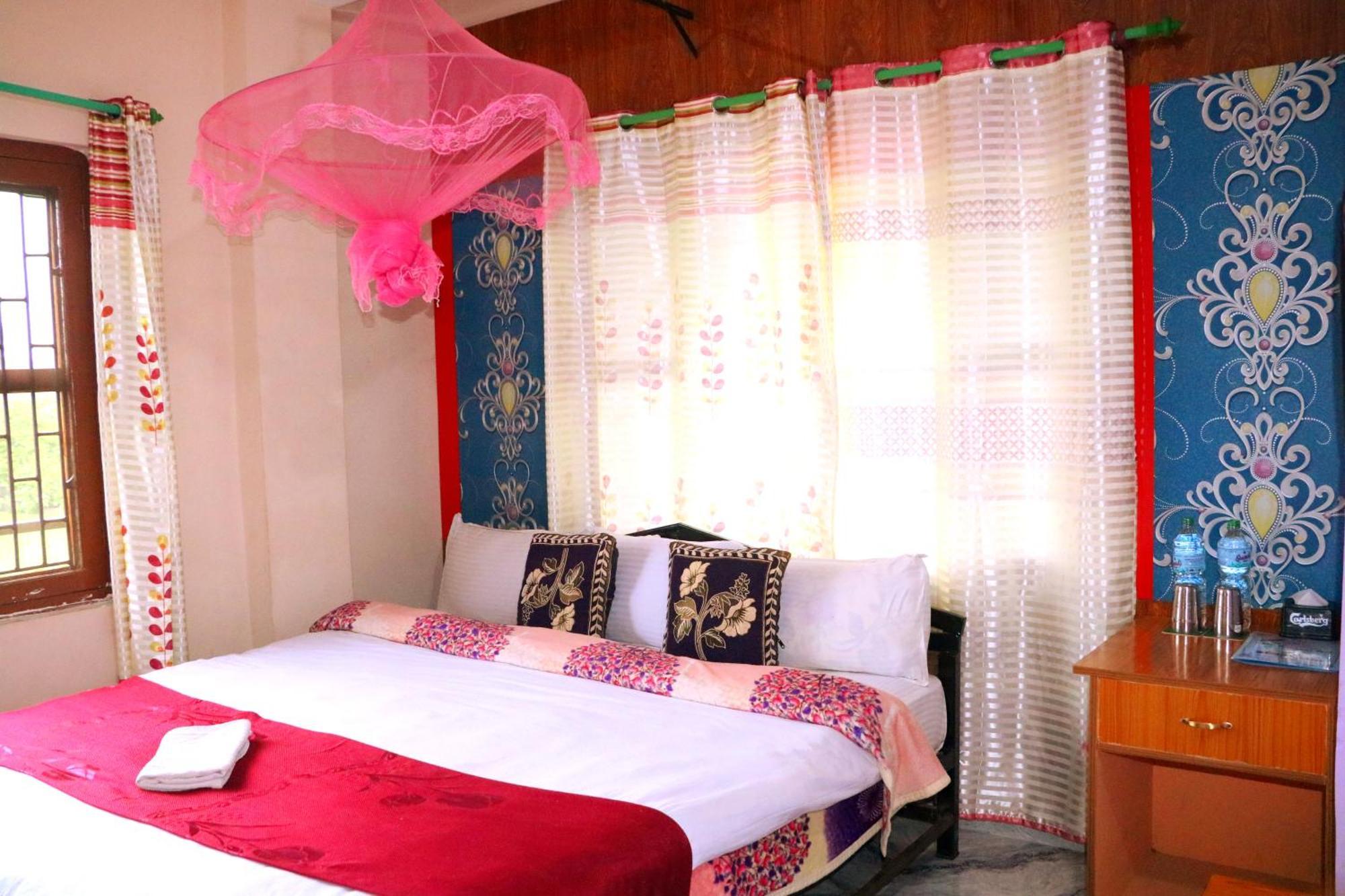 Hotel National Park Sauraha- Homely Stay And Peaceful Location With Jungle Safari Arrangements מראה חיצוני תמונה