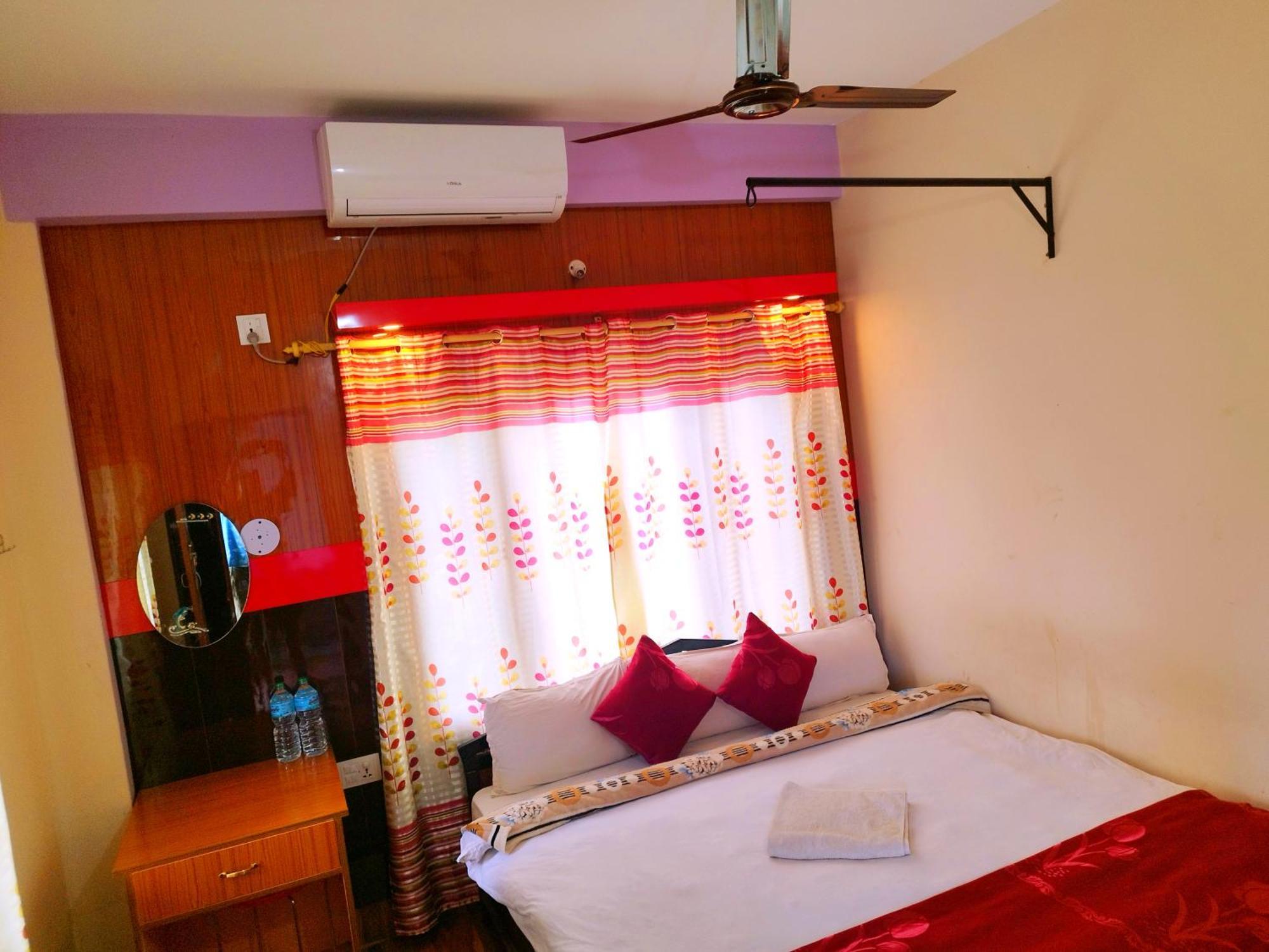 Hotel National Park Sauraha- Homely Stay And Peaceful Location With Jungle Safari Arrangements מראה חיצוני תמונה