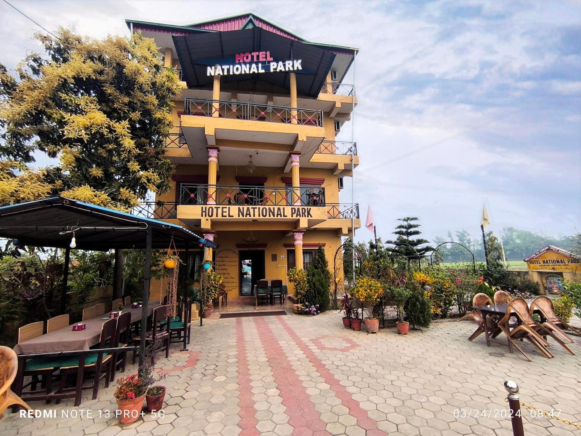 Hotel National Park Sauraha- Homely Stay And Peaceful Location With Jungle Safari Arrangements מראה חיצוני תמונה