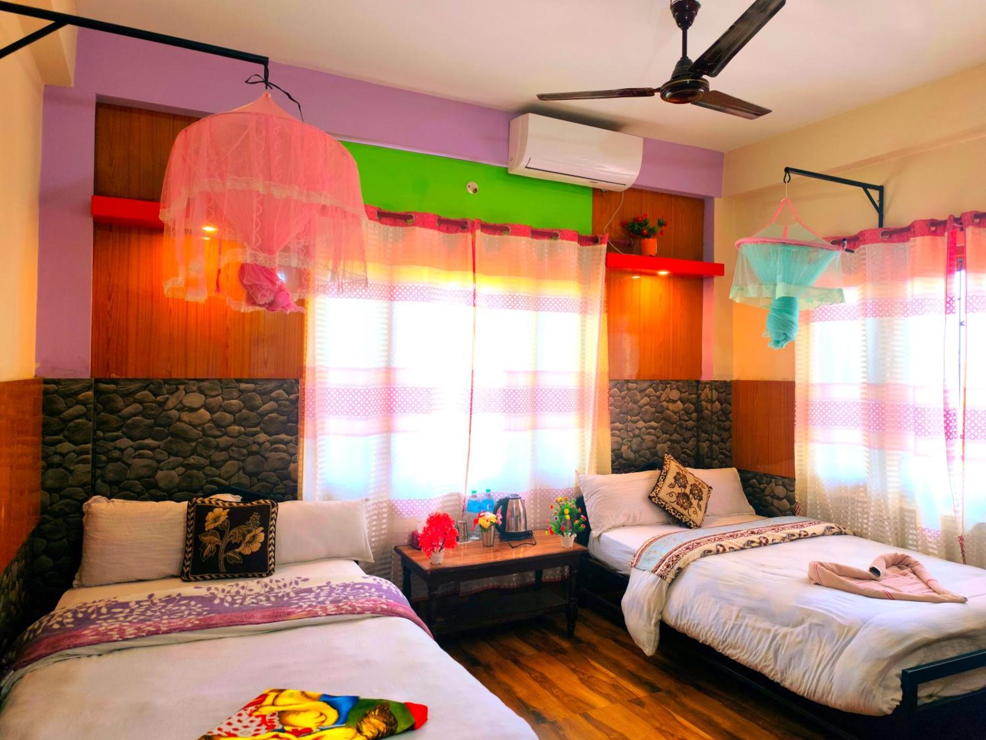 Hotel National Park Sauraha- Homely Stay And Peaceful Location With Jungle Safari Arrangements מראה חיצוני תמונה